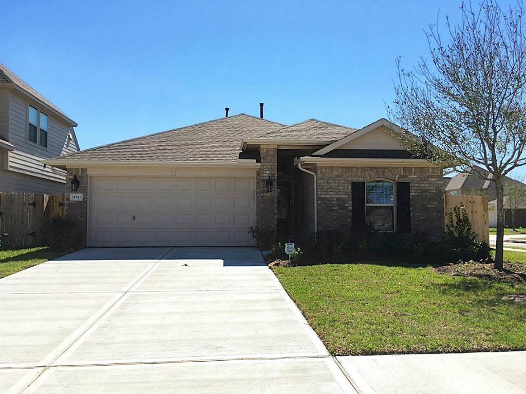 a front view of house with yard