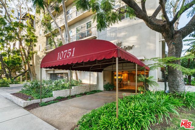 $3,200 | 10751 Wilshire Boulevard, Unit 1206 | Westwood