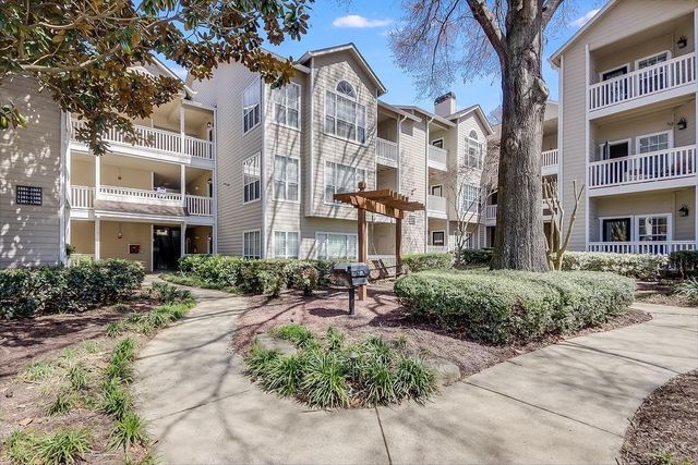 $225,000 | 1250 Parkwood Circle Southeast, Unit 1004 | Parkwood Place Condominiums