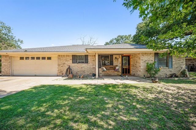 $320,000 | 105 Spicewood Drive | Stephenville