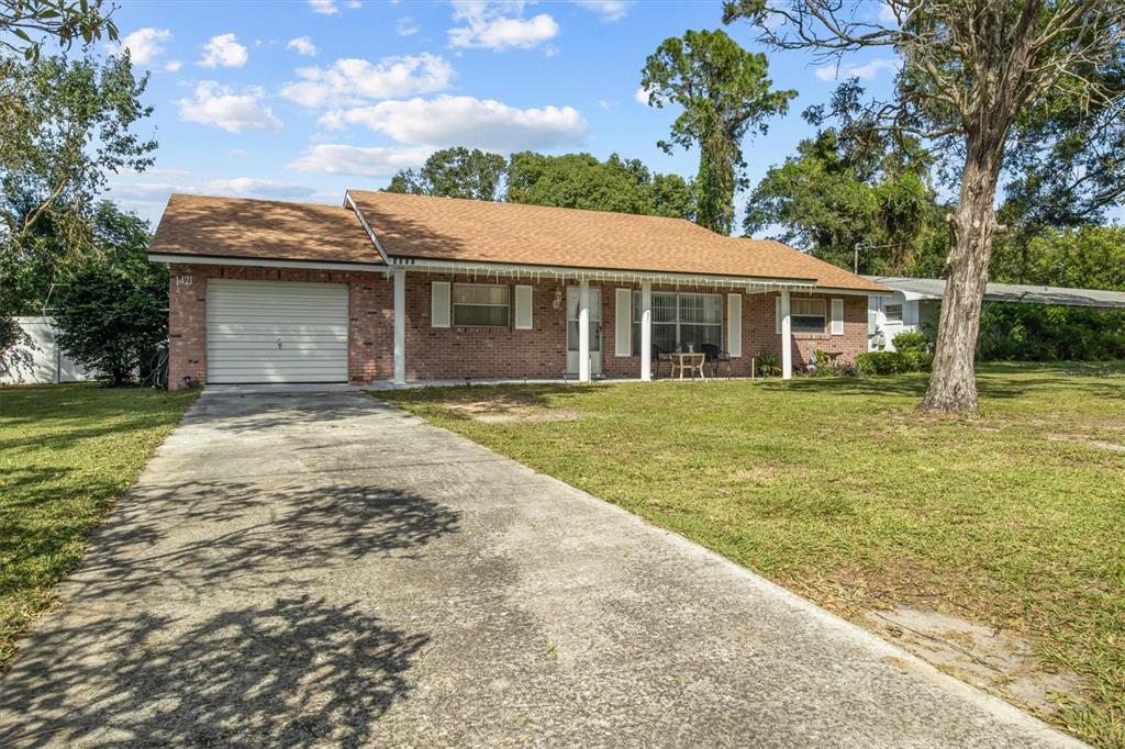 a view of a house with a yard