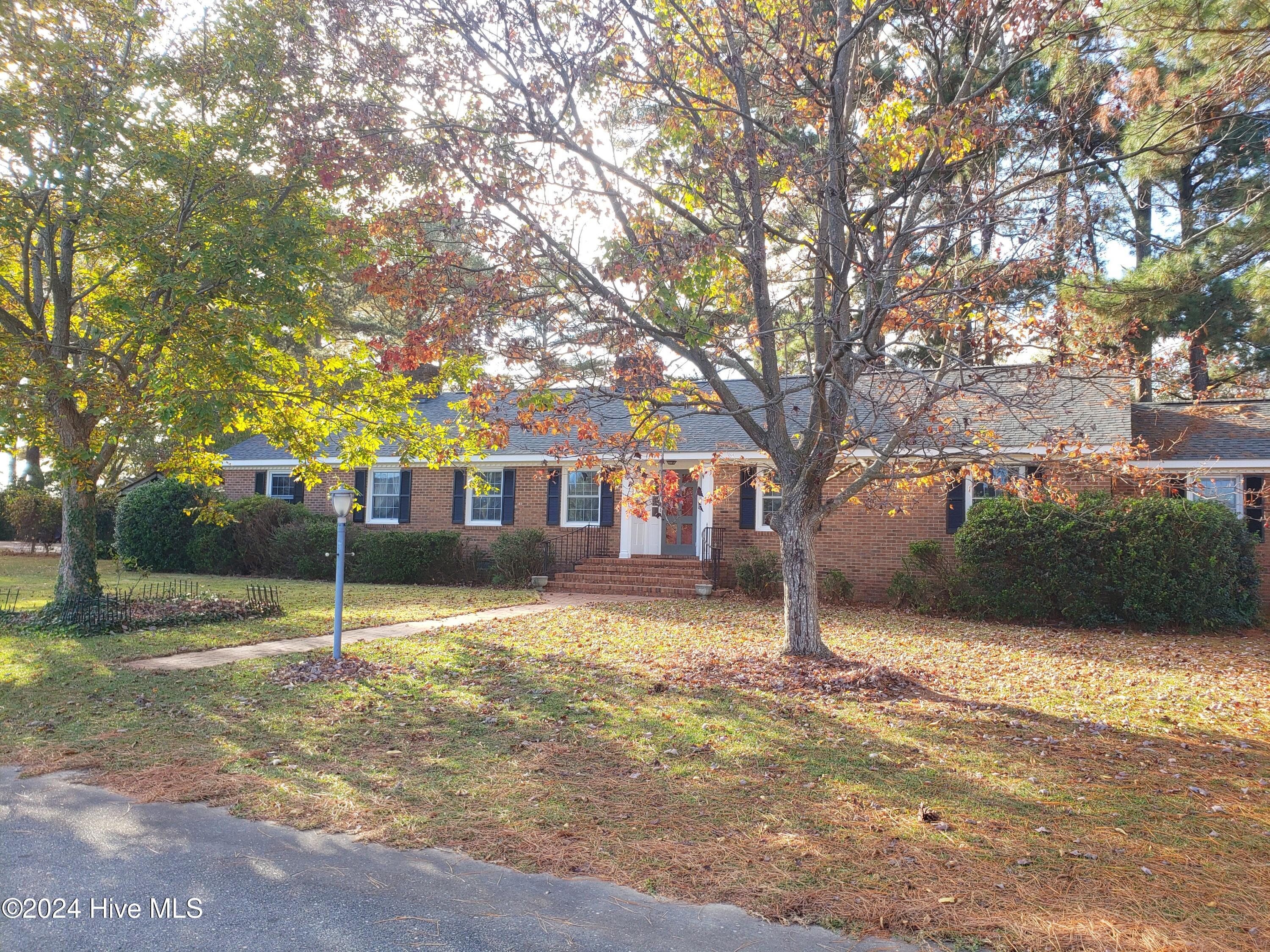 FRONT VIEW - NICE SHADE TREES!