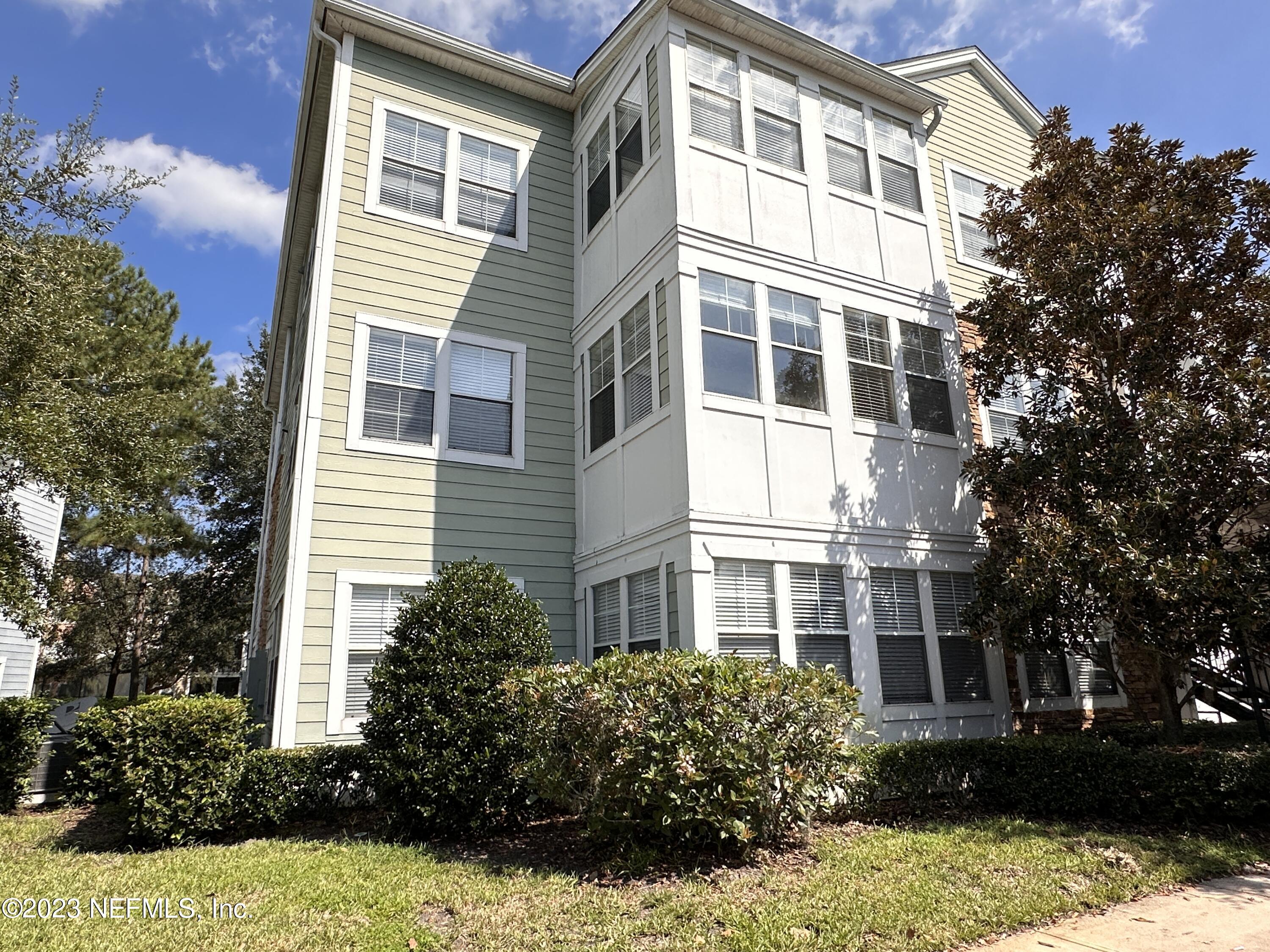 a view of a building in the yard