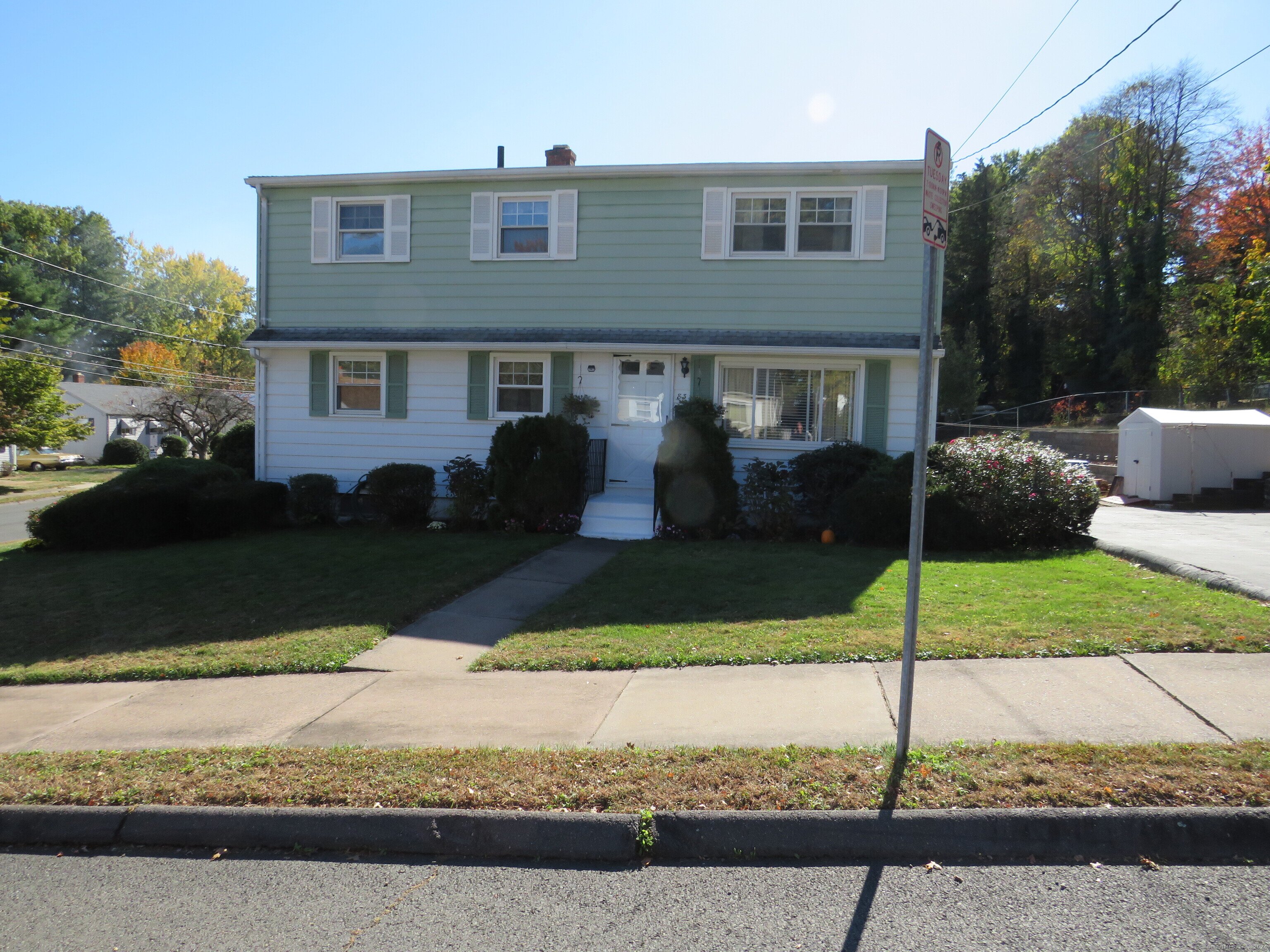 a view of a house with a yard