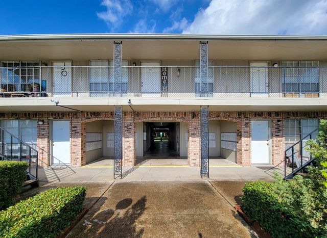 $850 | 5252 Twin City Highway, Unit 464 | Groves