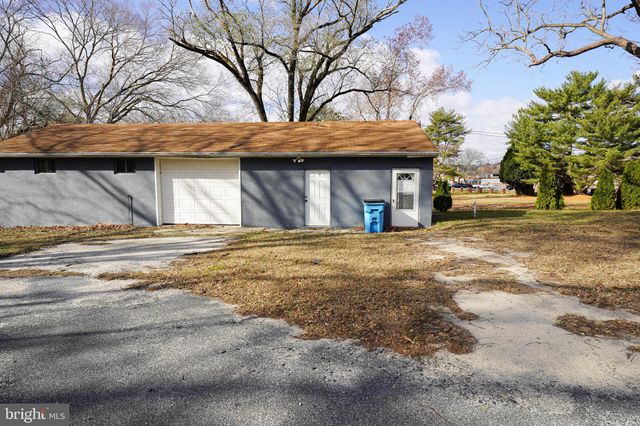 $795 | 724 South Schumaker Drive