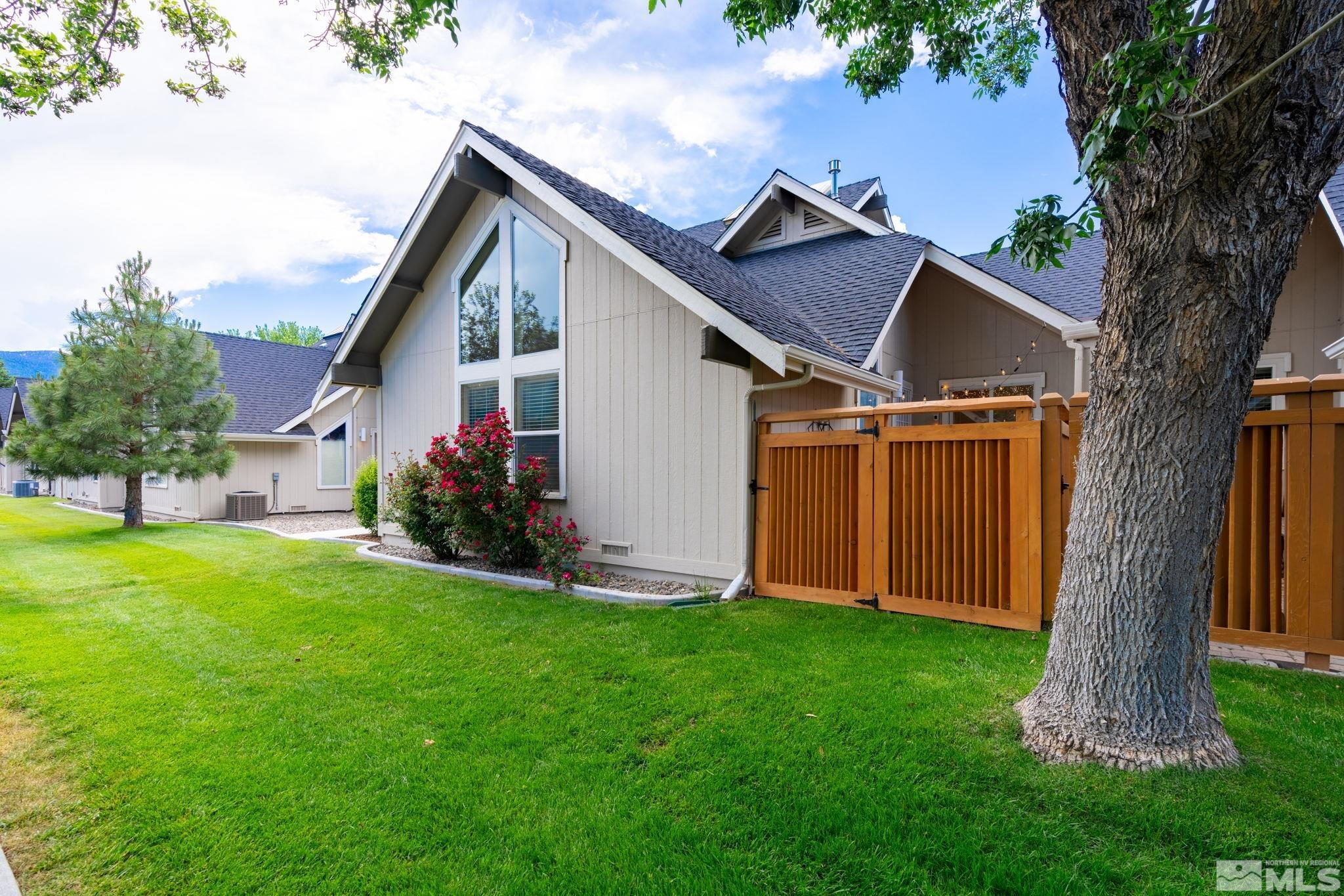 a view of a house with backyard and garden