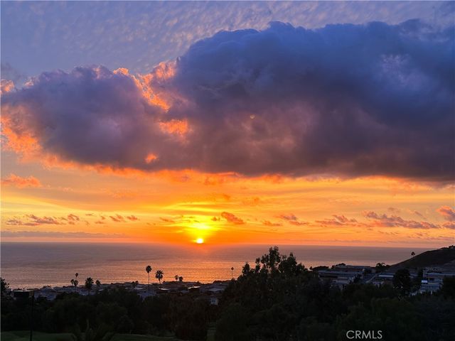 $1,150,000 | 2209 West 25th Street, Unit 12 | Los Angeles South Shores