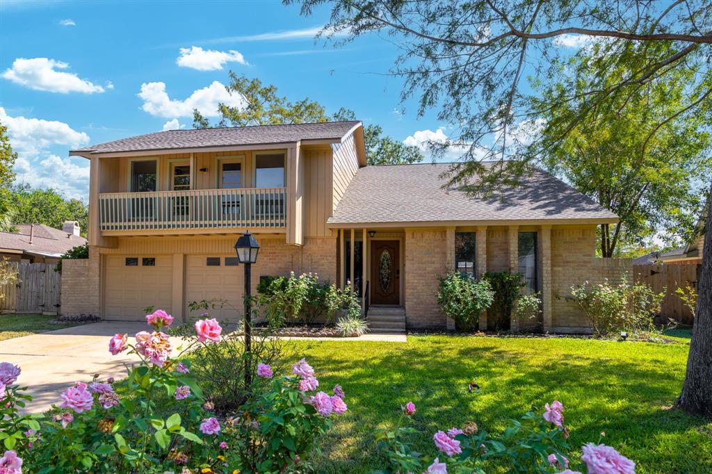 Welcome Home! Beautiful antique roses and fresh new paint on the exterior of this home.