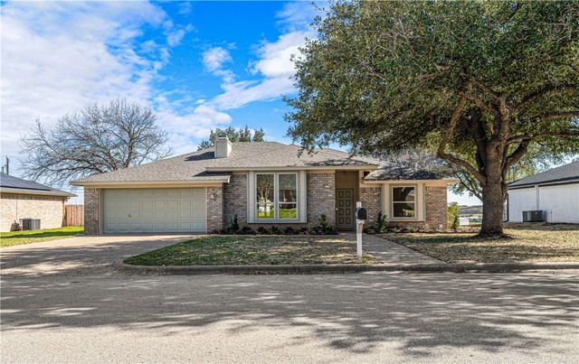 $310,000 | 720 Seminole Trail | Hewitt