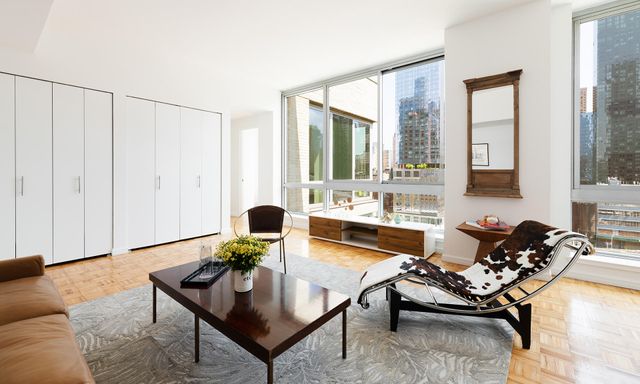 $4,002 | 455 West 37th Street, Unit 1808 | Hudson Yards