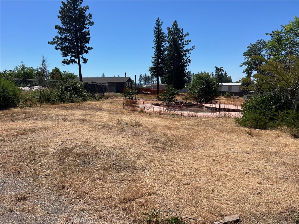 a view of a backyard of the house