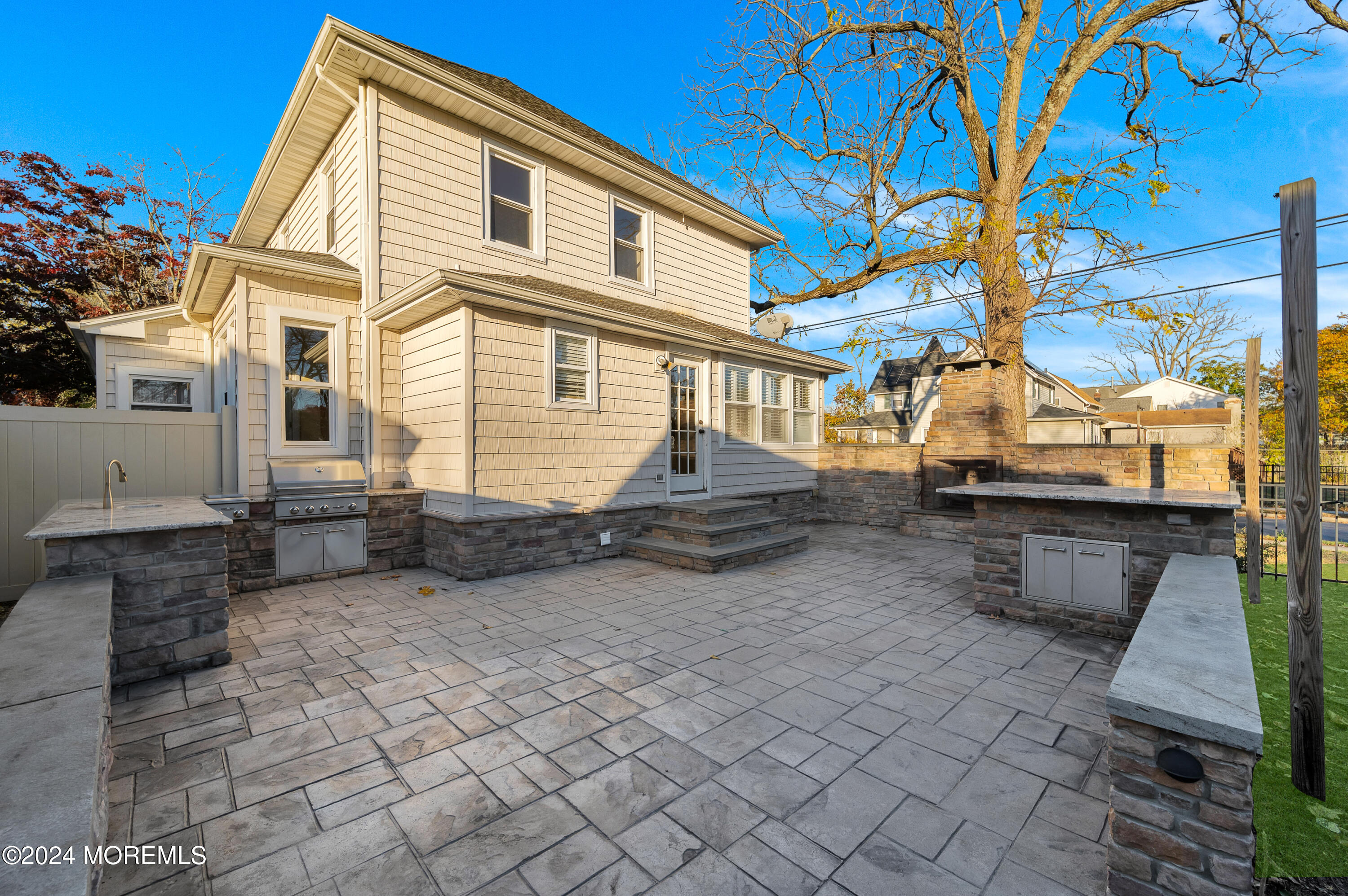 a view of a back yard of the house