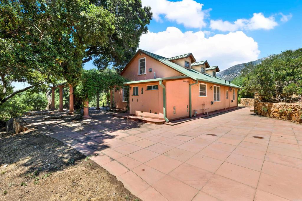 a house view with a backyard space