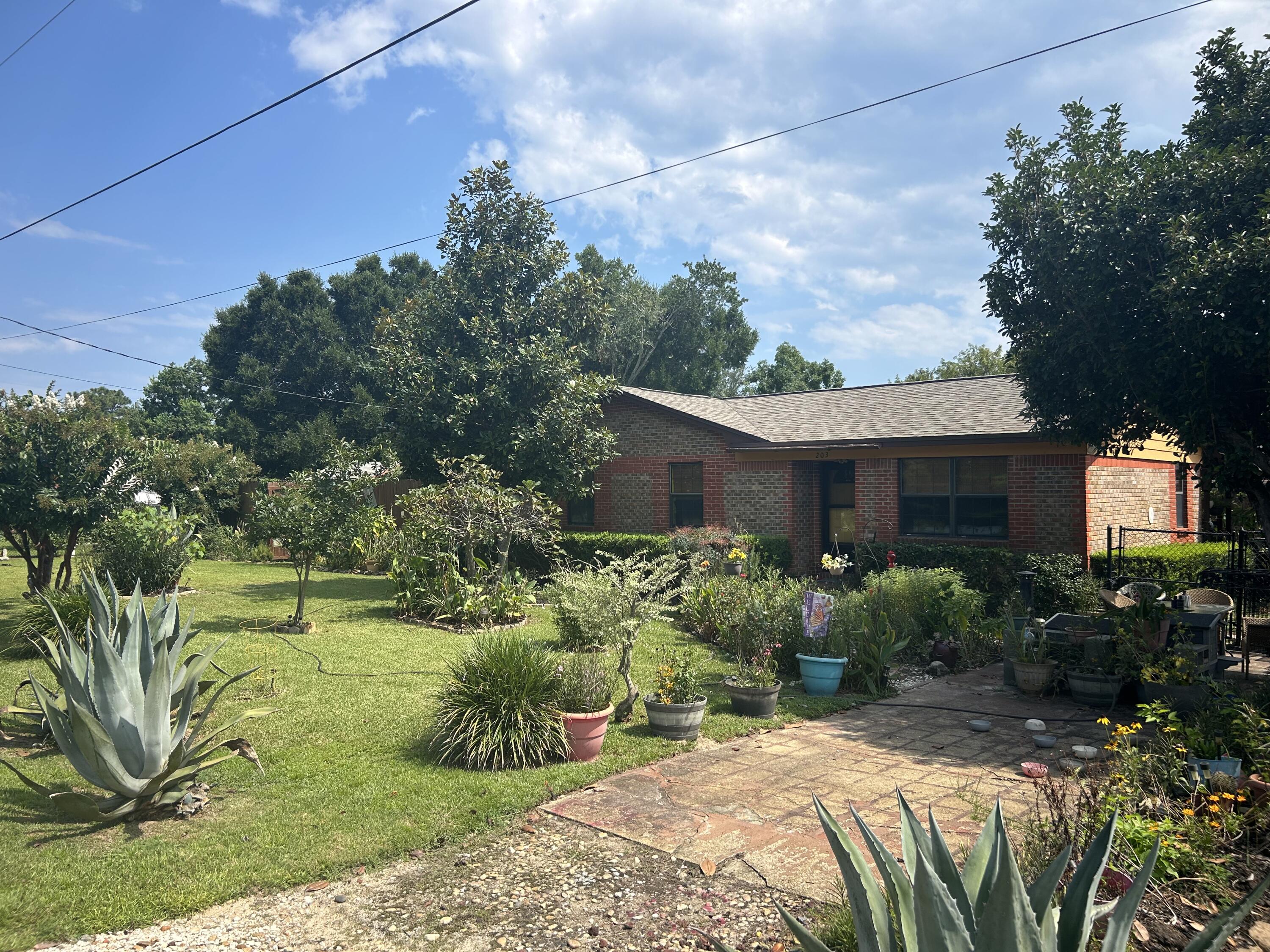 a view of backyard with garden and patio