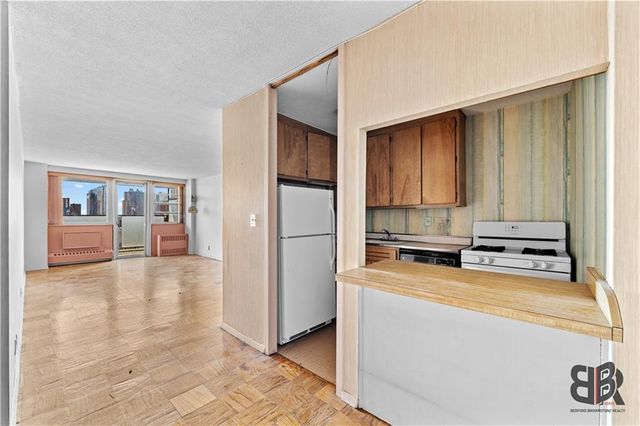 $800,000 | 75 Henry Street, Unit 14G | Brooklyn Heights