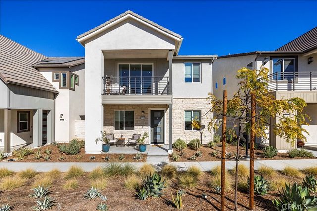 $900,000 | 27731 Bridge View Place | Newhall Ranch