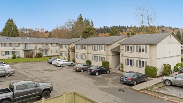 $275,000 | 1617 Maple Lane, Unit E7 | The Valley