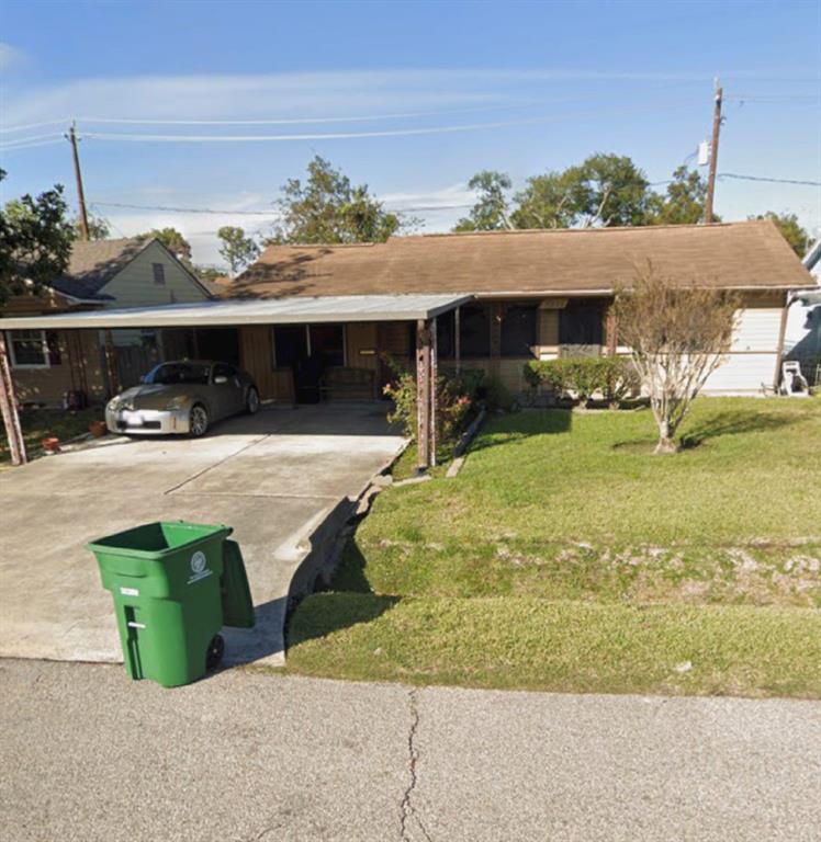 front view of house with yard