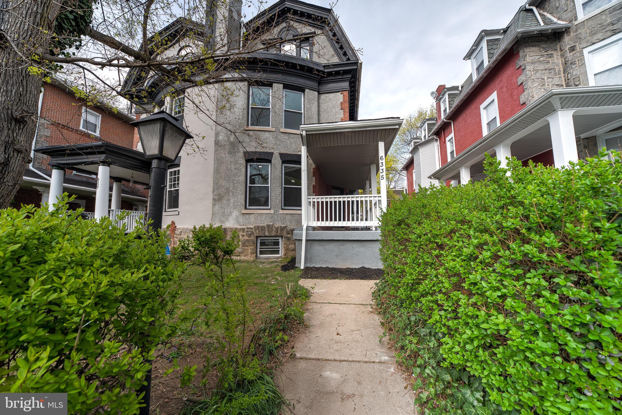 a front view of a multi story residential apartment building with a yard