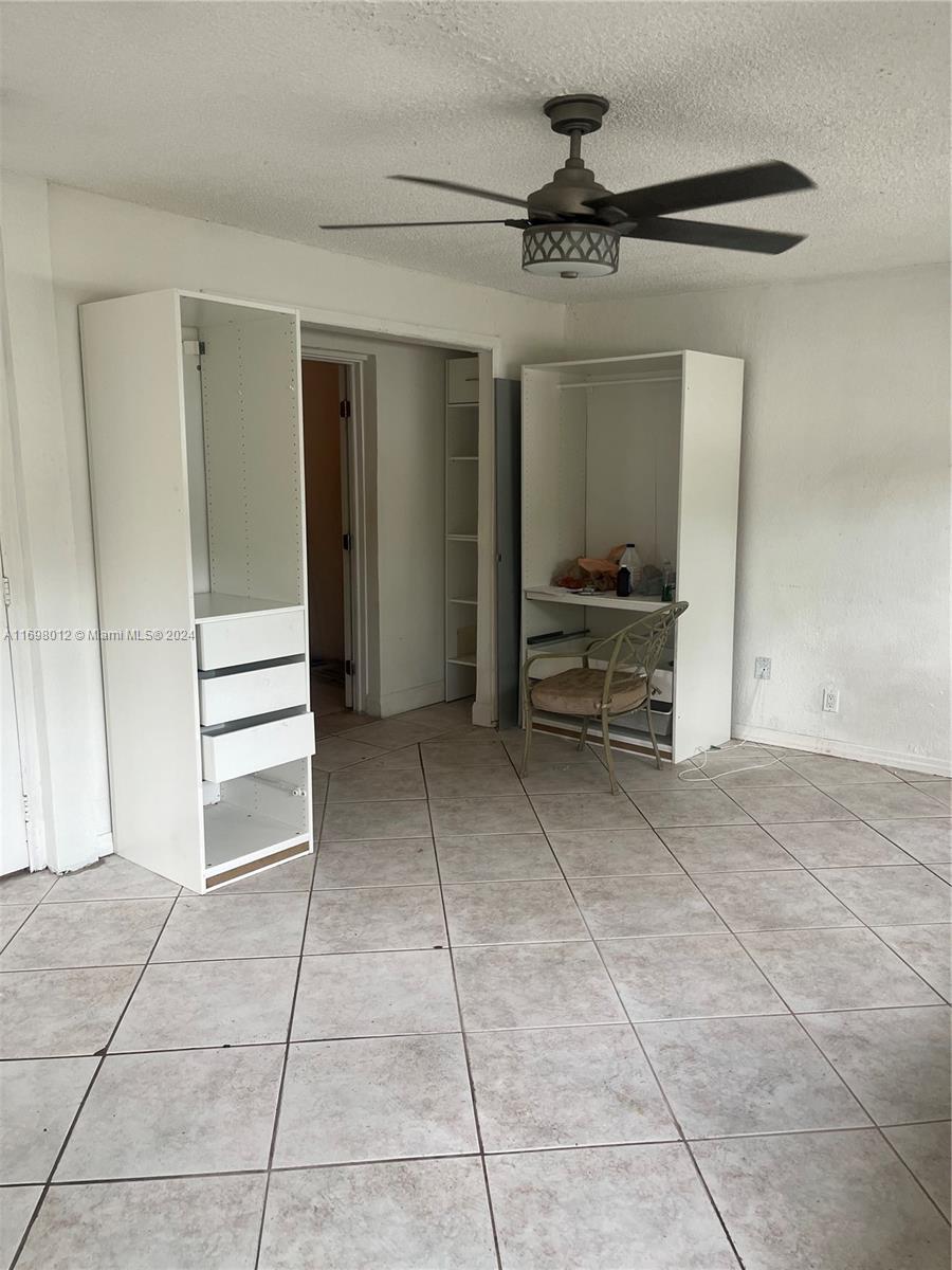 a view of an entryway with a livingroom