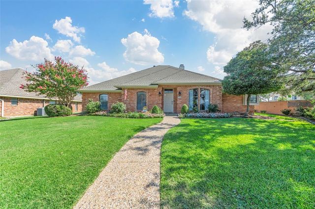 $615,000 | 3924 Wyeth Drive | Plano