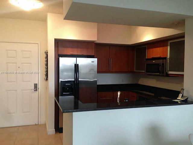 $395,000 | 888 Douglas Road, Unit 1006 | Puerta de Palmas