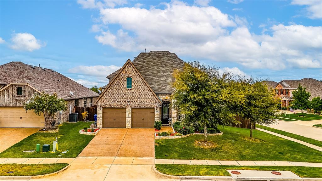 a view of a house with entertaining space