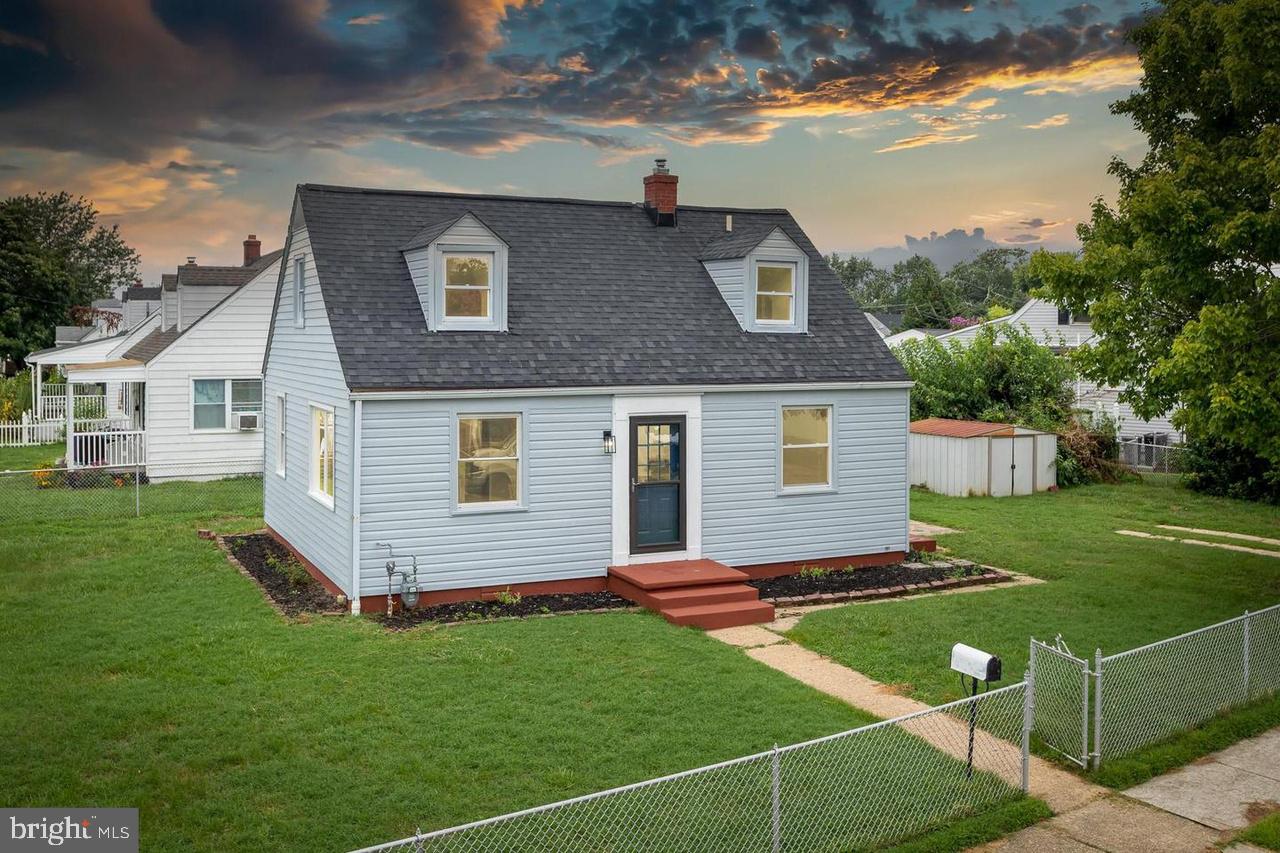 a view of a house with a backyard