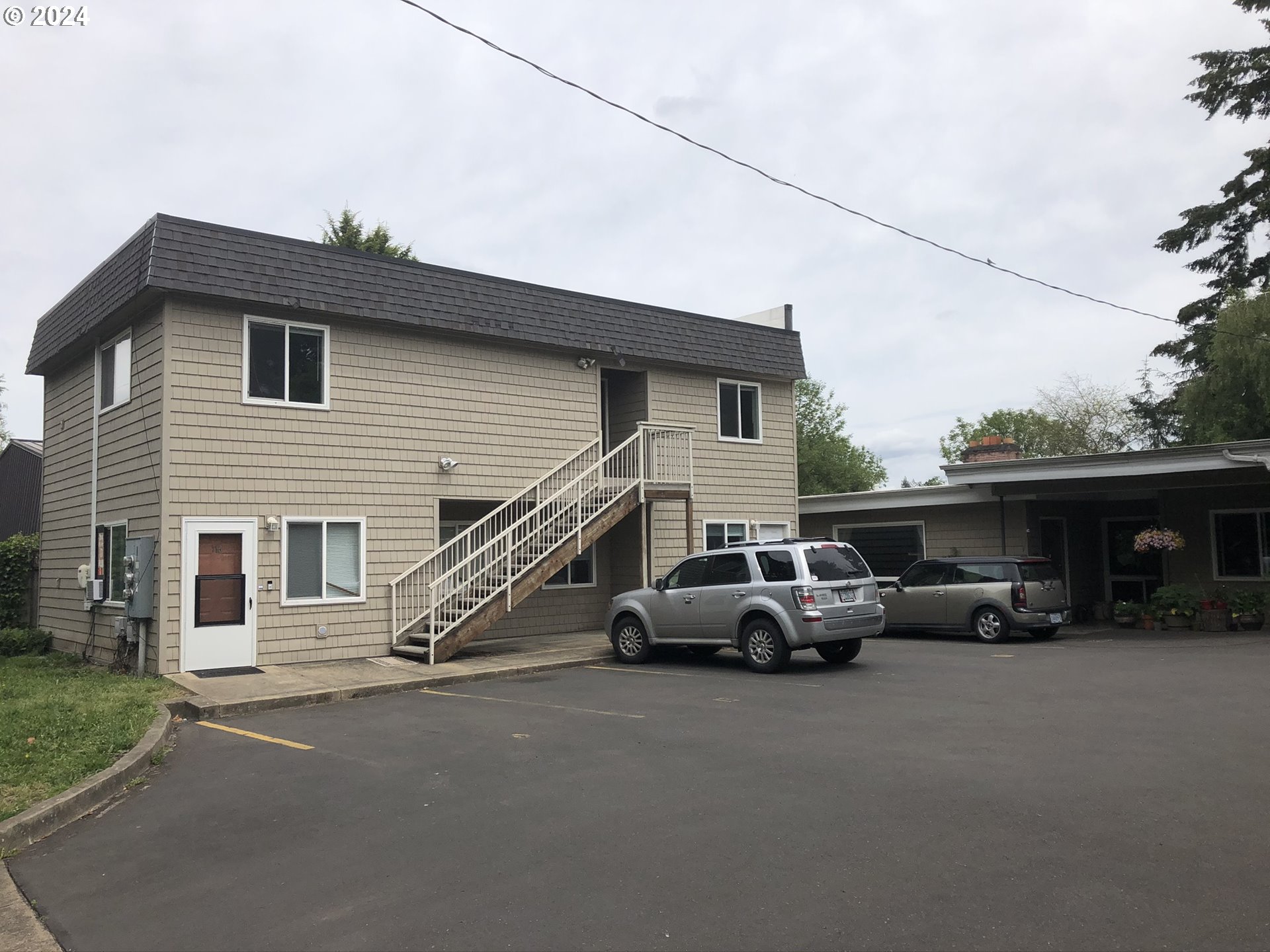 a view of a car park in front of house