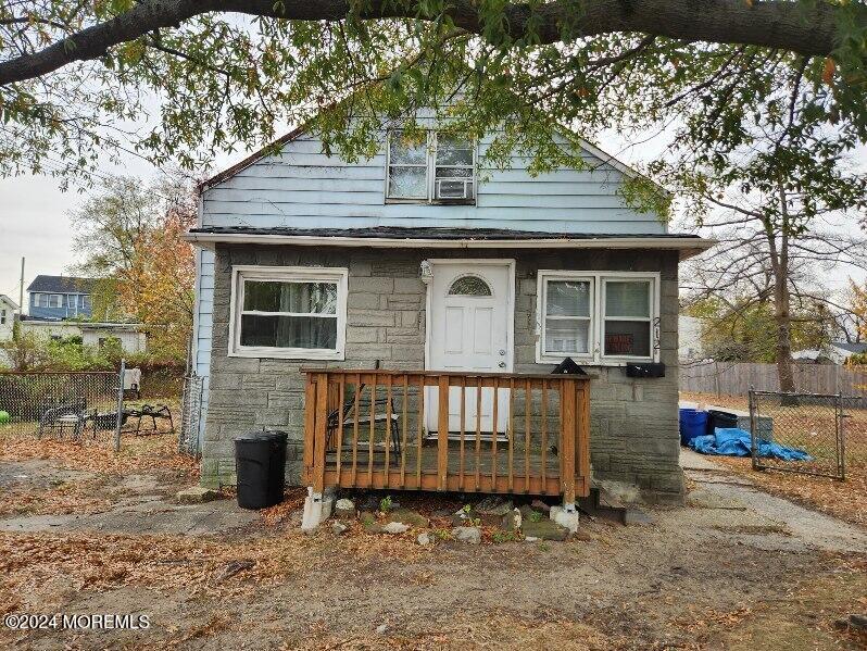 a view of a small house with a yard