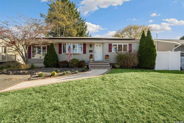 $675,000 | 36 Calvert Avenue | Commack