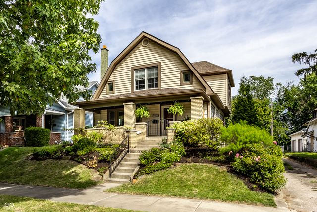 $319,900 | 1044 East Garfield Drive | Bohnes Garfield Park