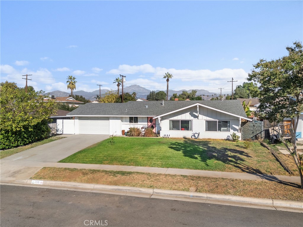 Adorable Redlands Pool Home!