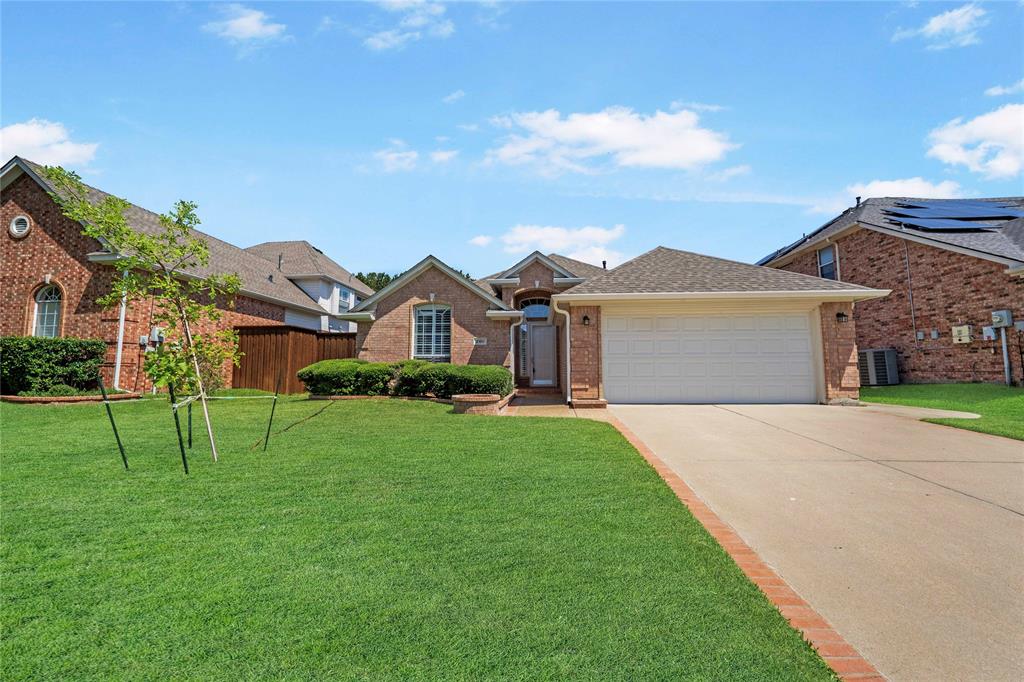 a view of a yard in front of a house