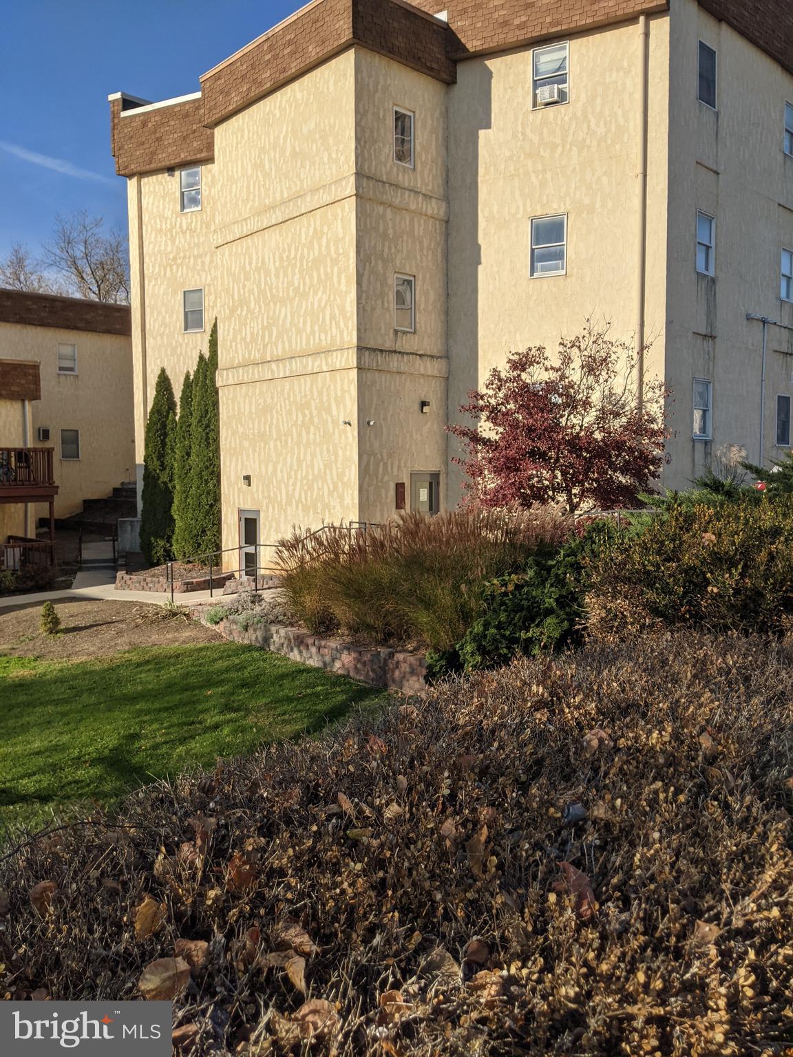 a view of a back yard of the house