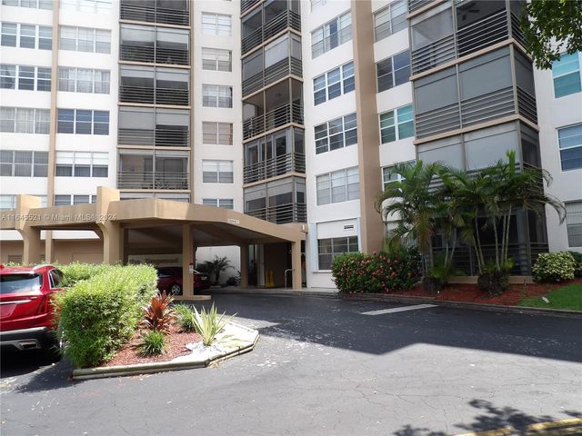 $2,395 | 1100 St Charles Place, Unit 414 | Pembroke Lakes