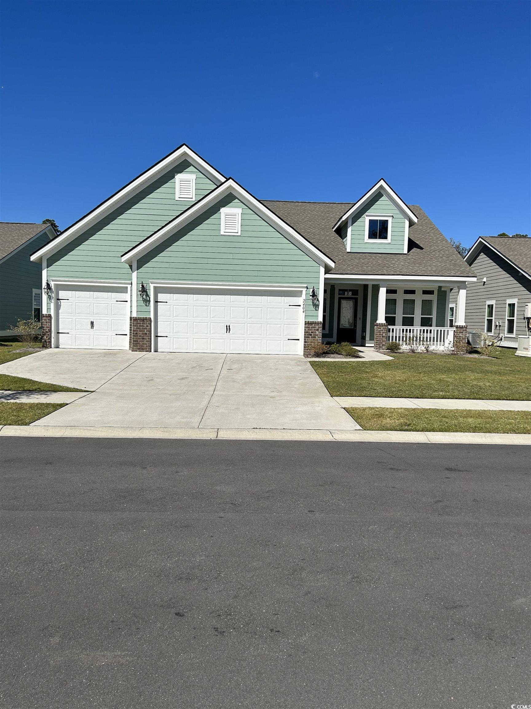 View of front of property featuring a front yard,