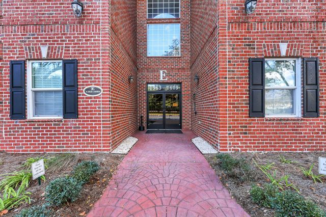 $425,000 | 1575 Cambridge Lakes Drive, Unit 1575 | Mount Pleasant