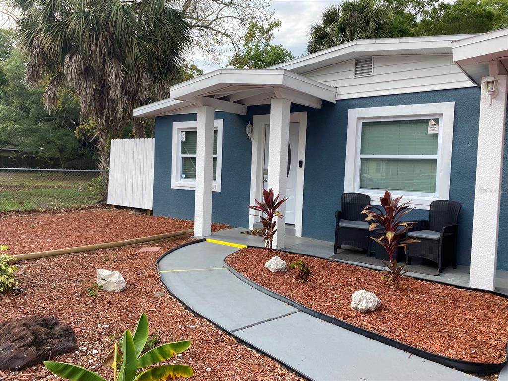 a view of a house with backyard and porch