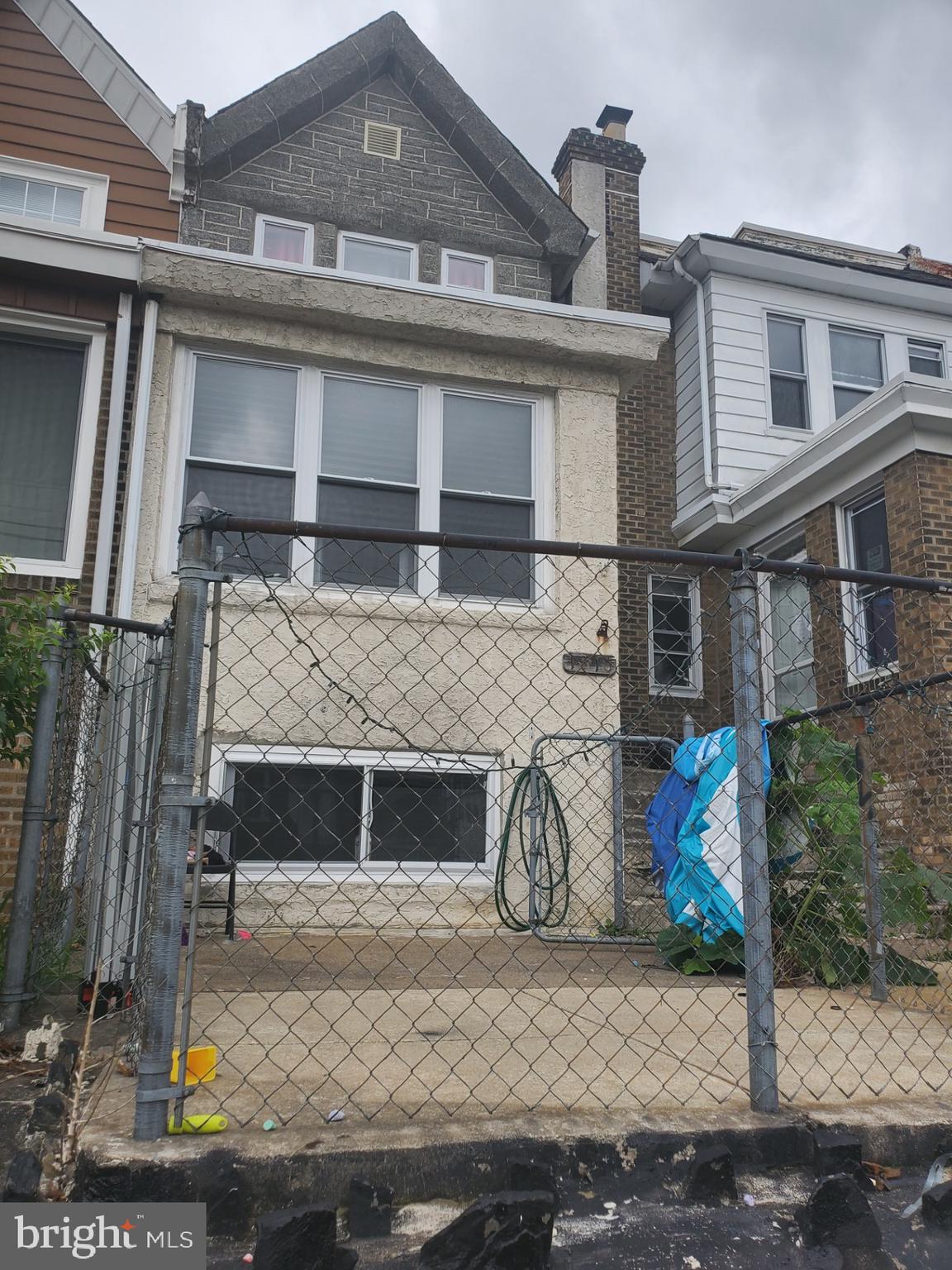 a front view of a house with garage