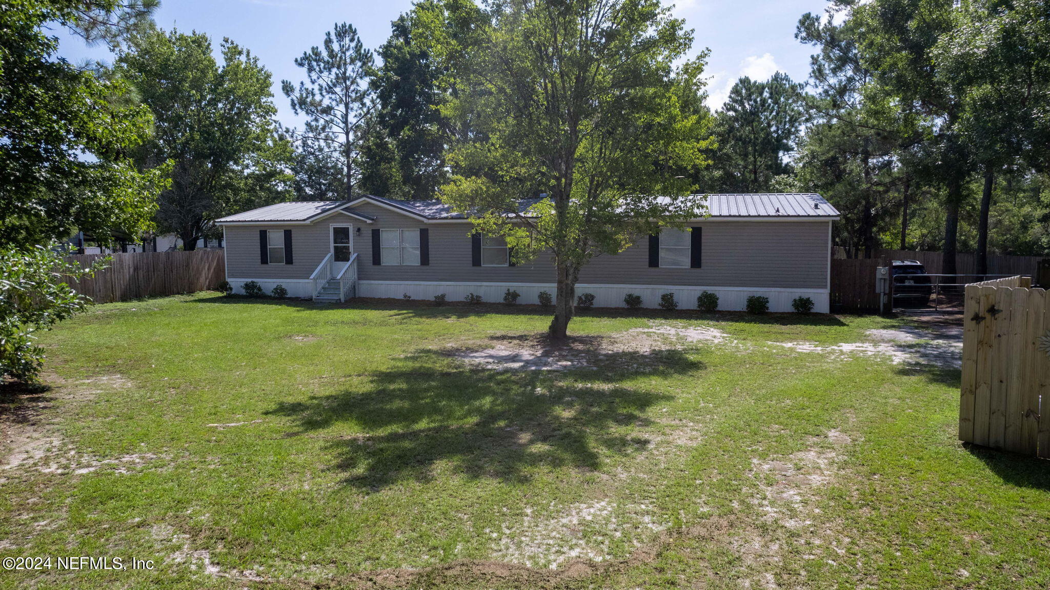 a view of a house with a big yard