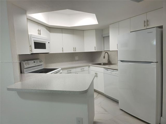 $2,025 | 8205 Lake Drive, Unit 102 | Doral