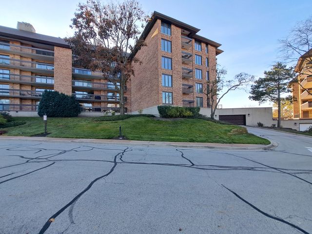 $329,900 | 3801 Mission Hills Road, Unit 204 | Northfield Township - Cook County