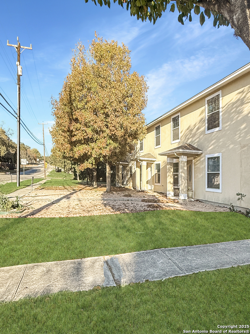 a view of a house with a yard