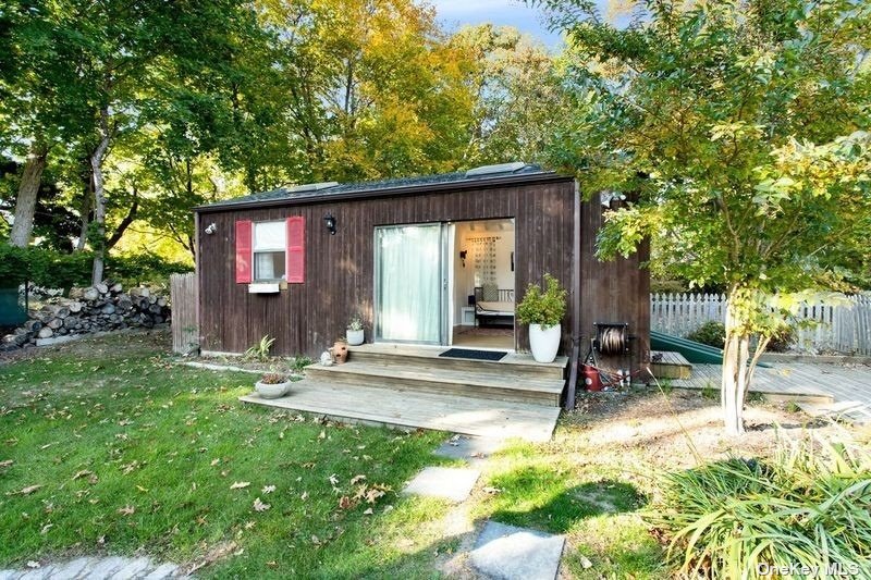 a view of a house with backyard and sitting area