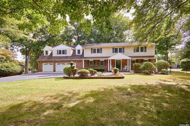 $1,388,000 | 10 Norman Court | Dix Hills