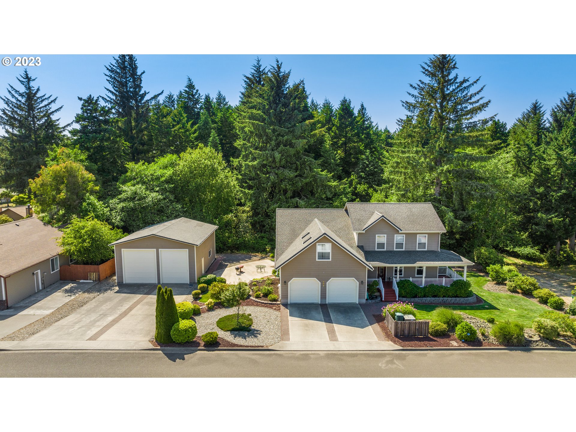 a view of houses with yard and outdoor seating