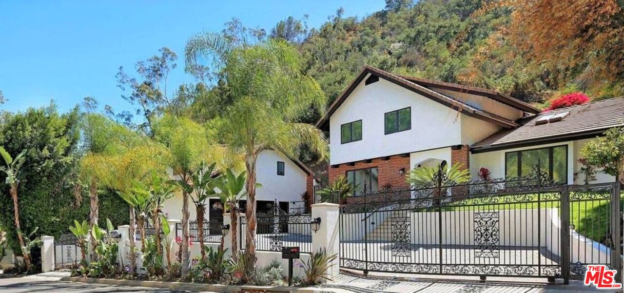 a view of house with a outdoor space