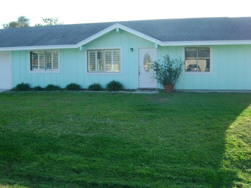 a view of a house with backyard and garden